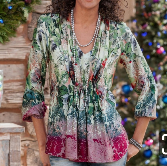 Tops - ♥️LAST ONE♥️🌿SILK GARDEN BLOUSE🌿